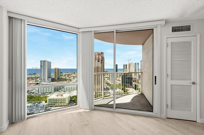 Building Photo - 801 S King St