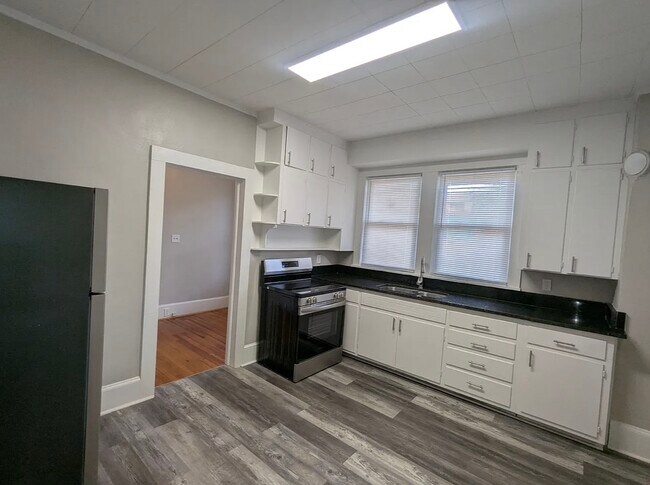 Building Photo - 606 Park Ave