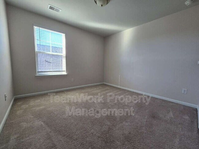 Building Photo - 454 Zenith Blvd