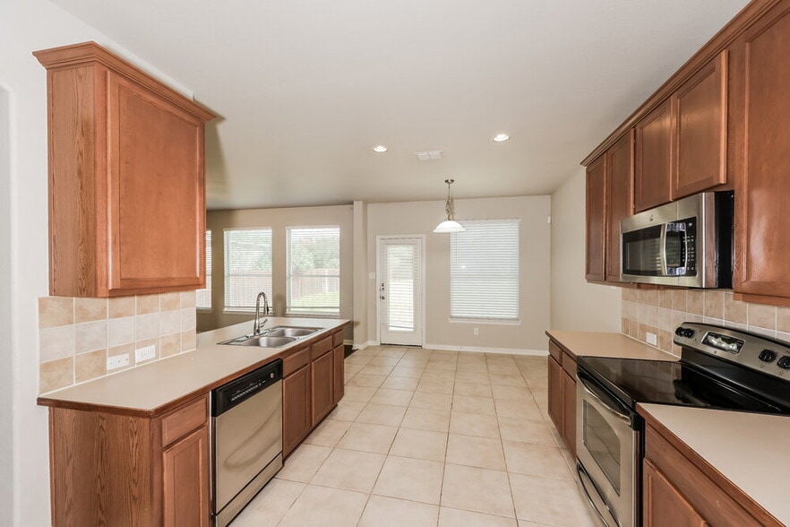 Building Photo - 1212 Fleetwood Cove Dr