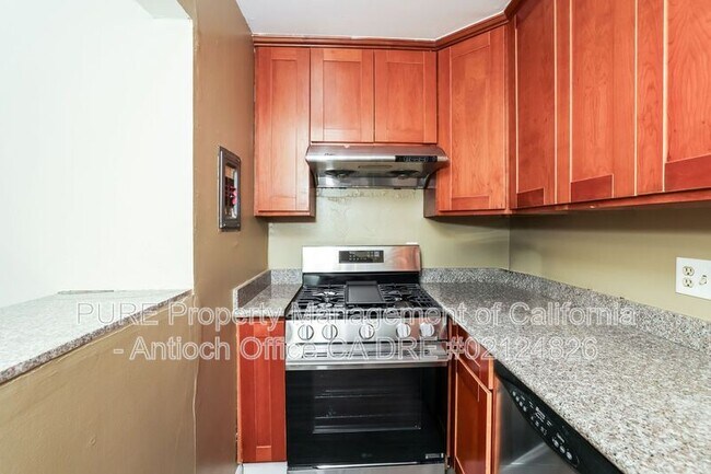 Building Photo - 2043 Sierra Rd