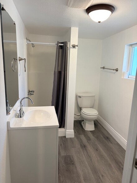 Bathroom - 512 S Belle Ave