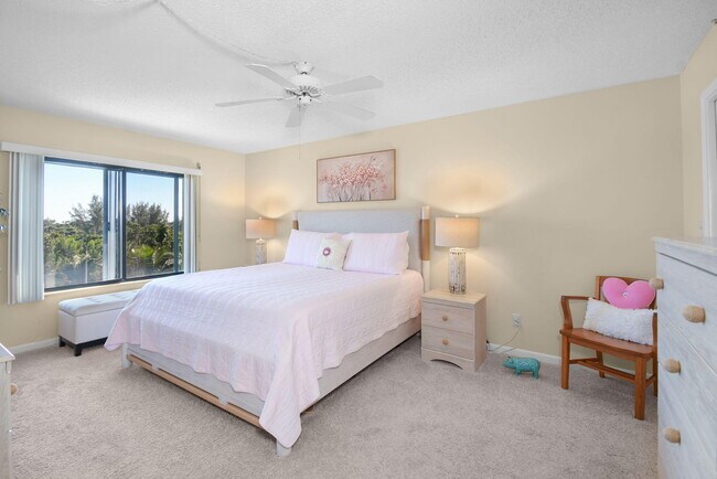 Building Photo - 801 S Ocean Dr