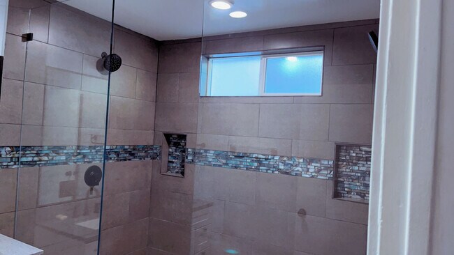 Building Photo - 5779 Enfield Ave