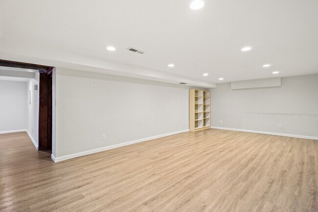 Building Photo - 6558 Seward Park Ave S