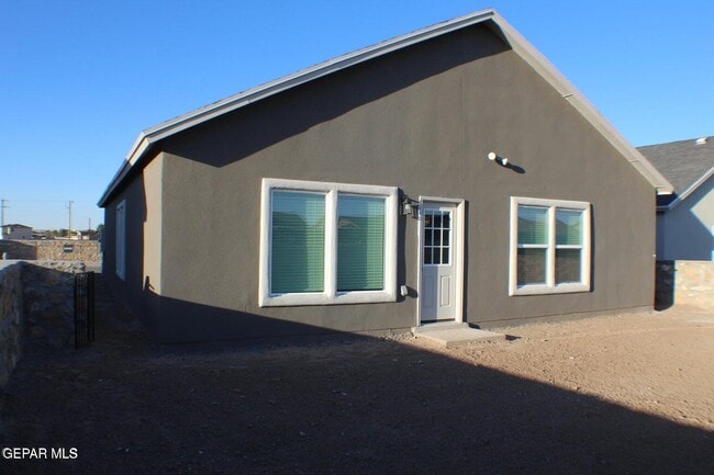 Building Photo - 1014 Rebeca Wy