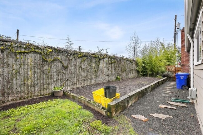 Building Photo - 3517 SE 67th Ave