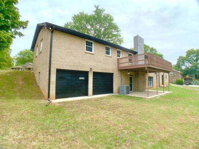 Building Photo - 33 Walker Cir