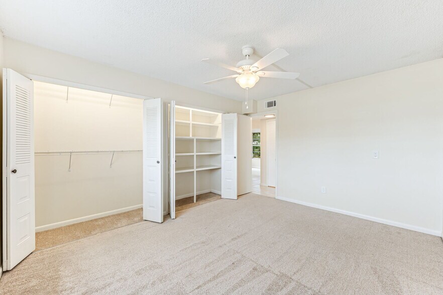 Building Photo - 1518 Edgewater Cir