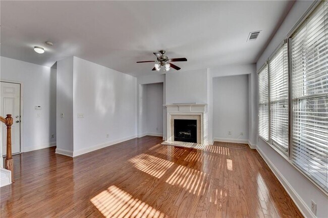Building Photo - 2104 Nelms Pointe Landing