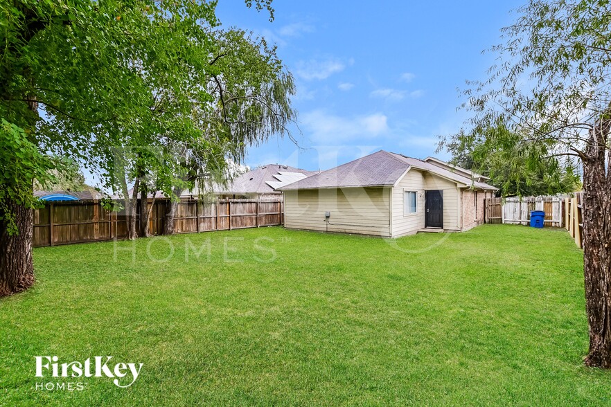 Building Photo - 507 Richcrest Dr