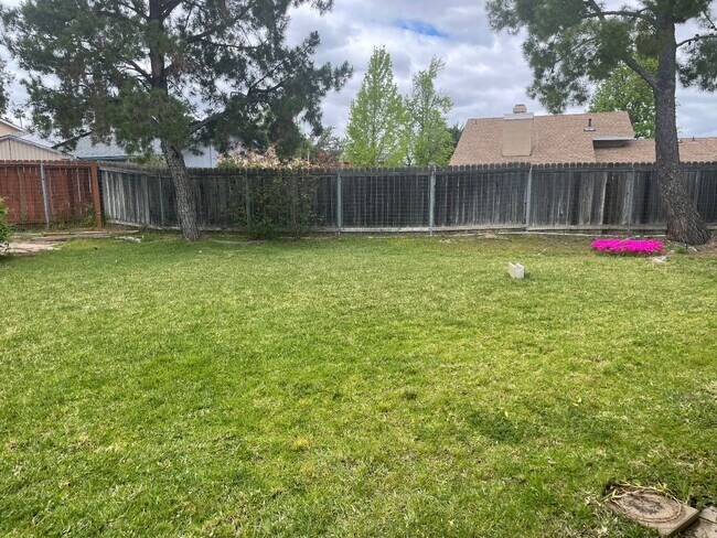 Building Photo - Starlight Ridge 1 story