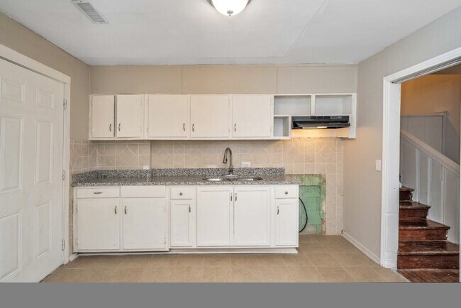 Building Photo - Don’t Miss This Beautifully Renovated Home...