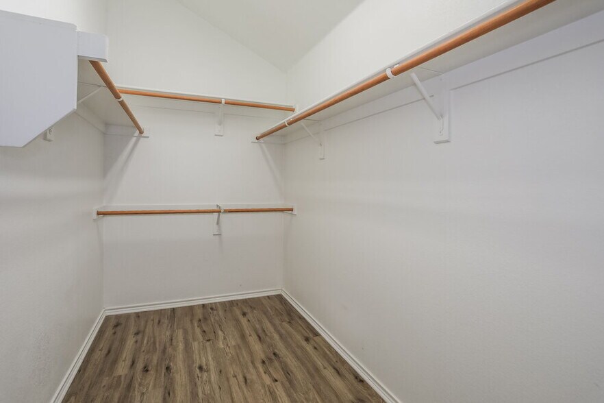 Building Photo - 4720 Fox Sedge Ln