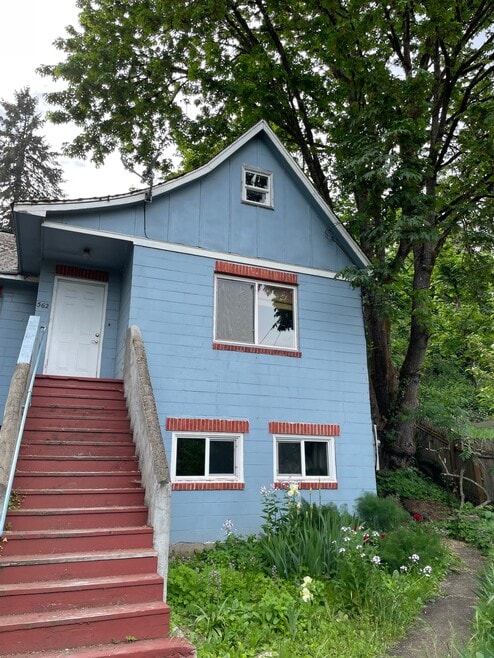 Building Photo - 562 Kelly Blvd