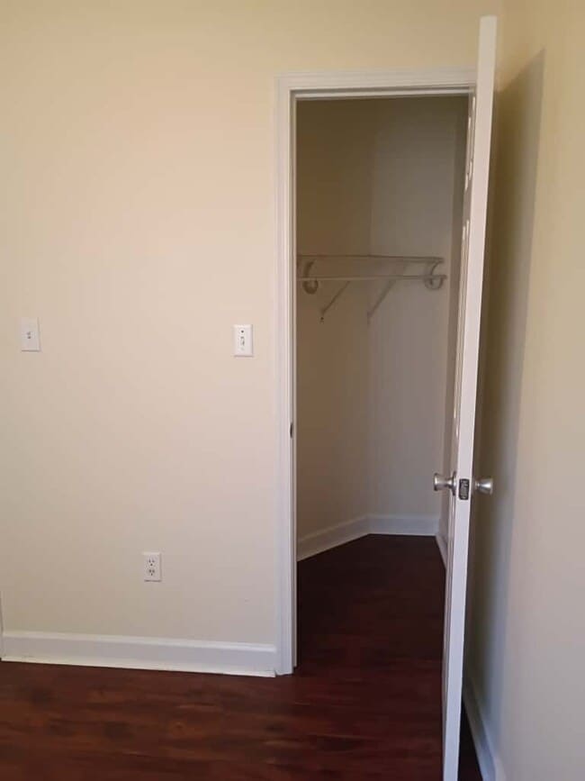 Building Photo - 2510 Kent Village Dr