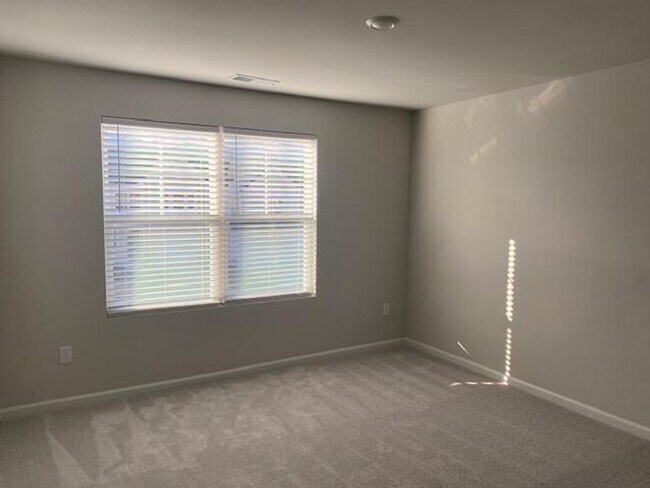 Building Photo - 5041 Arkose Dr