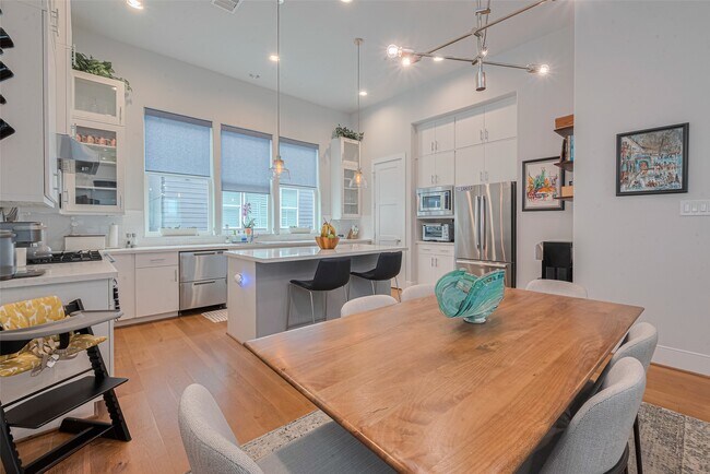 Building Photo - 2608 Rusk St