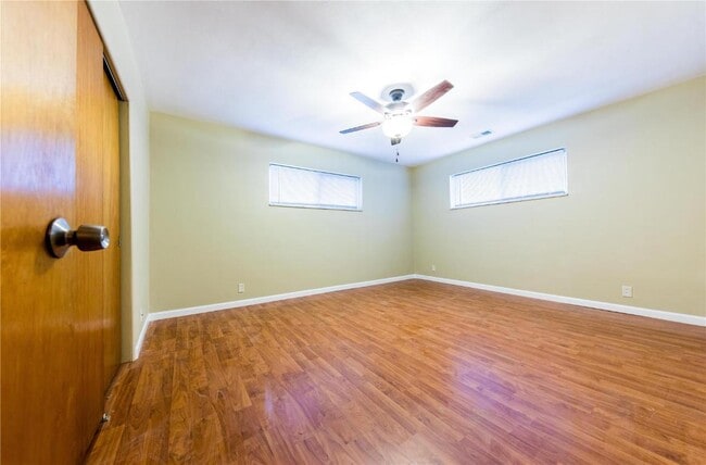 Building Photo - 18 Forsythia Ln