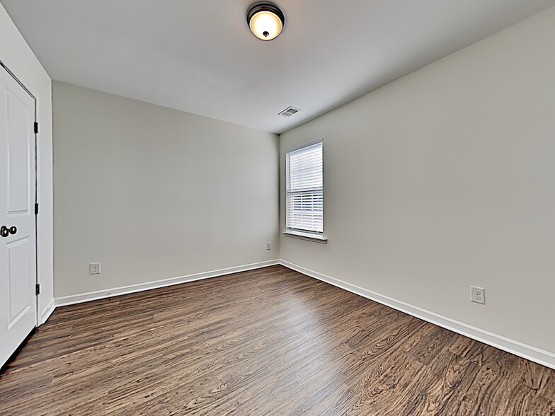 Building Photo - 468 Whispering Breeze Ln