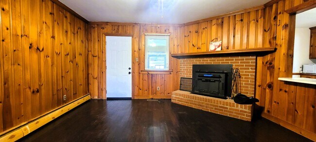 Building Photo - Large brick rancher in Chesterfield County with private back yard.