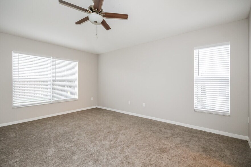 Building Photo - 9919 Stockbridge Dr