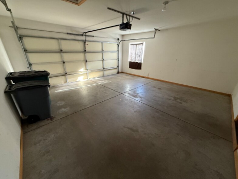 Building Photo - 1500 Raven Cir