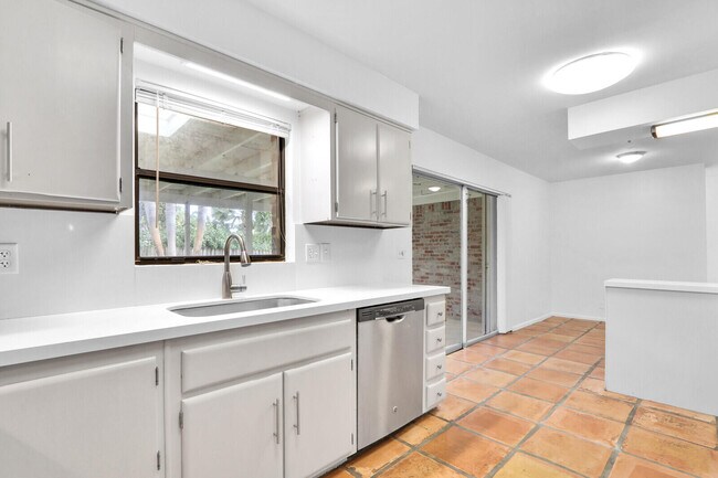Building Photo - 705 Osprey Way
