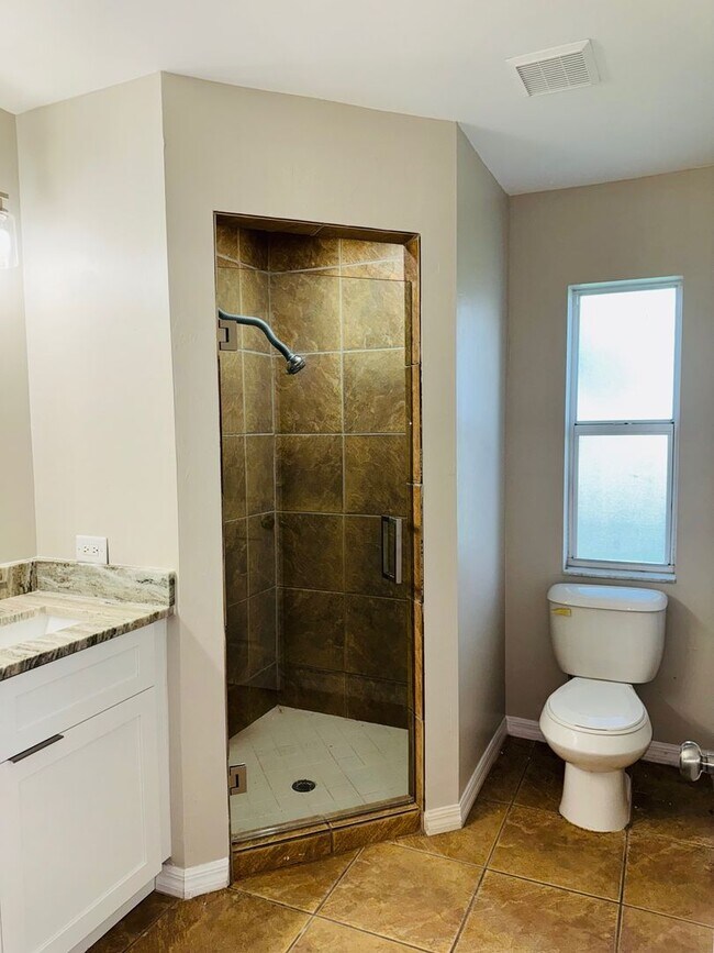 Building Photo - Experience this Cape Coral 3 bedroom 2 bath corner duplex with 1 car garage and screened in lanai.