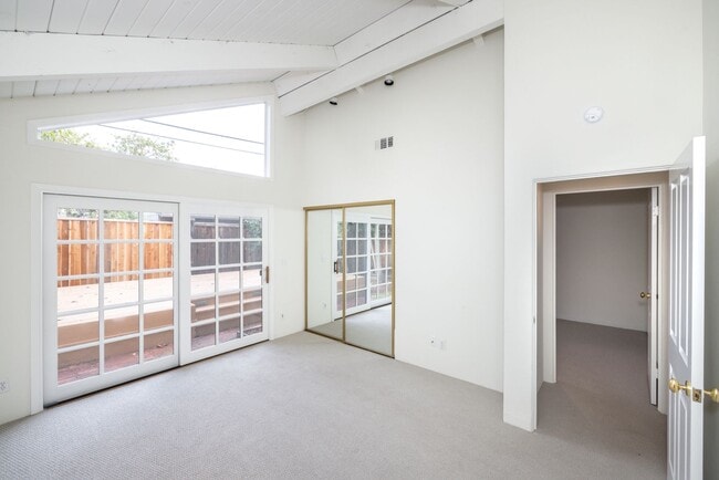 Building Photo - Charming 3 Bed, 2 Bath Single Story Home - Available Short Term!