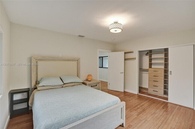Building Photo - 1064 NE 97th St