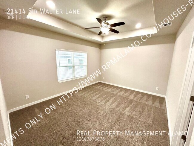 Building Photo - AVAILABLE NOW! Tri-Level 3 Bedroom / 3.5 B...