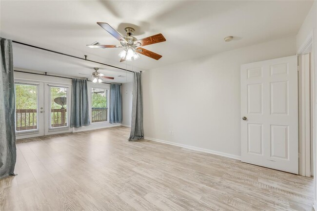Building Photo - 169 Comanche Dr