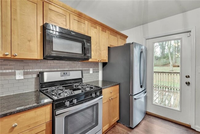 Building Photo - 2015 E Camellia Dr