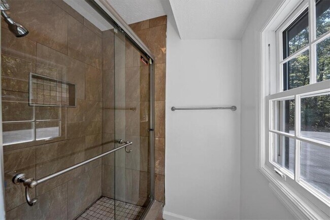 Building Photo - 172 Oak Forest Dr