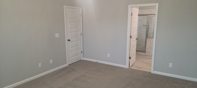 Building Photo - BEAUTIFUL HOME in the Desirable Hedgefield subdivision in Prattville.