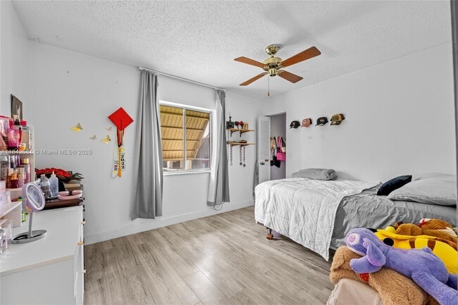 Building Photo - 5839 La Pinata Blvd