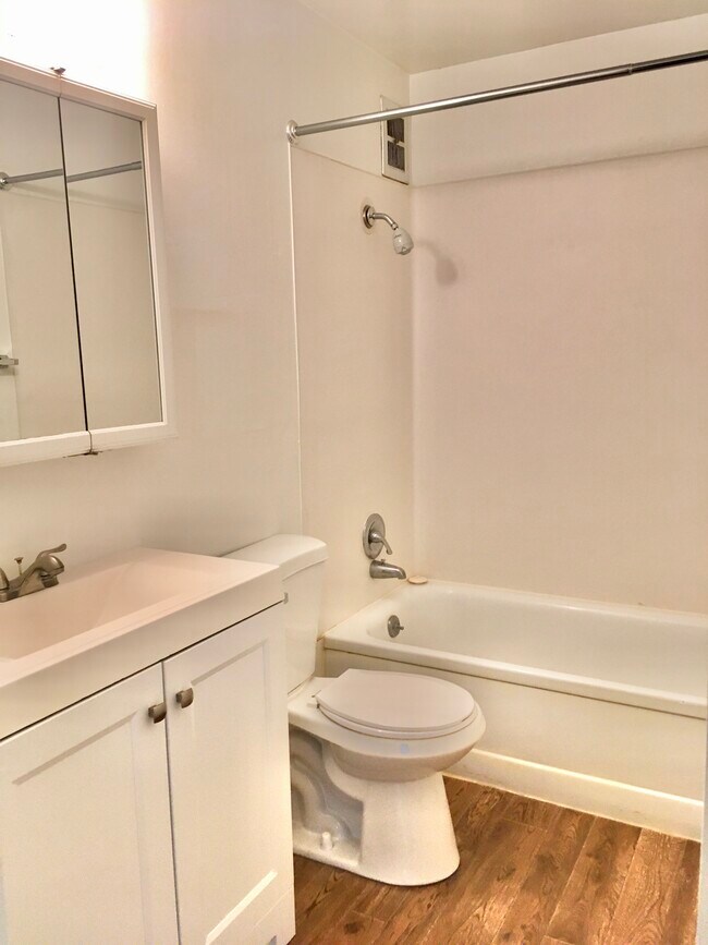 Building Photo - 2727 NE 125th St