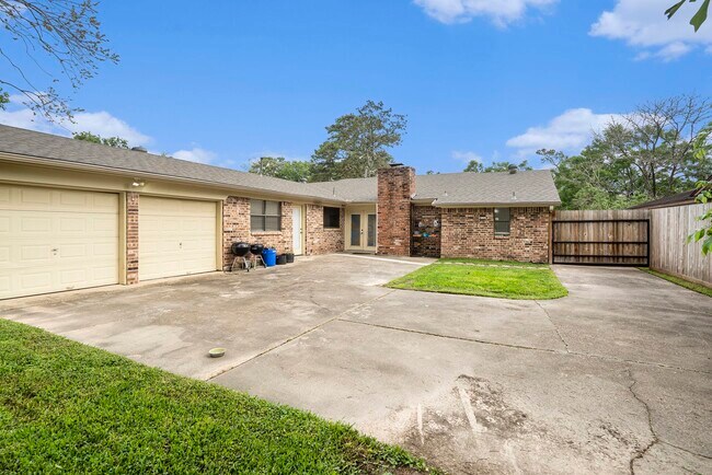 Building Photo - 17511 Possums Run Dr