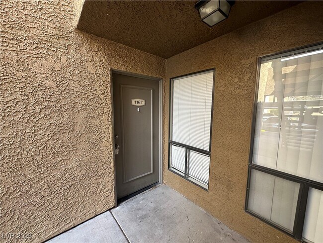 Building Photo - 3151 N Soaring Gulls Dr