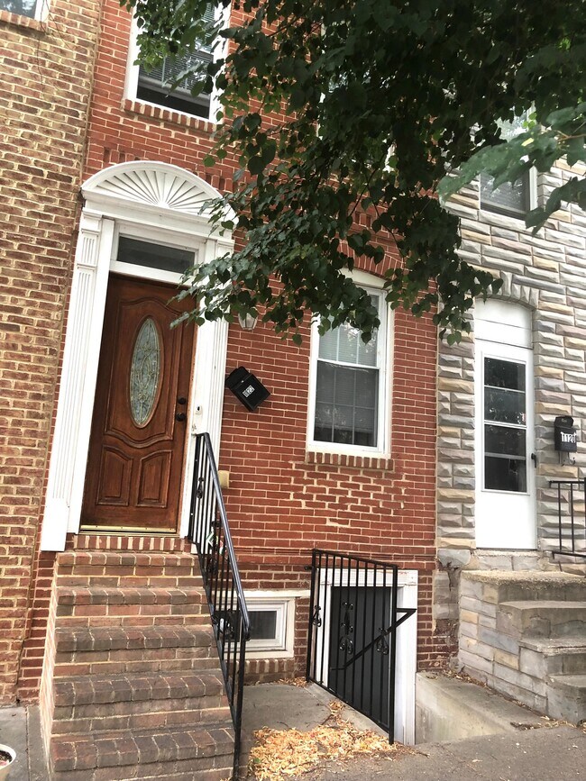 Primary Photo - 1122 W Hamburg St