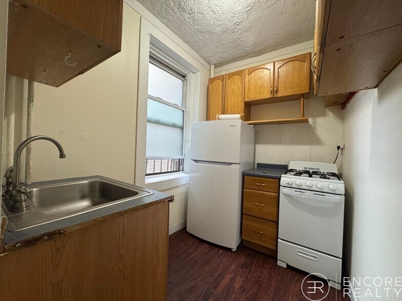 Building Photo - 84 New Whitney St