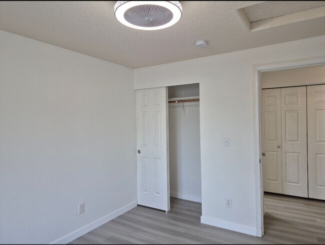 Building Photo - 3 bedroom - Move In Ready !!