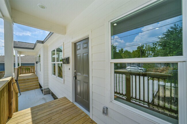 Building Photo - 3007 Bringhurst St