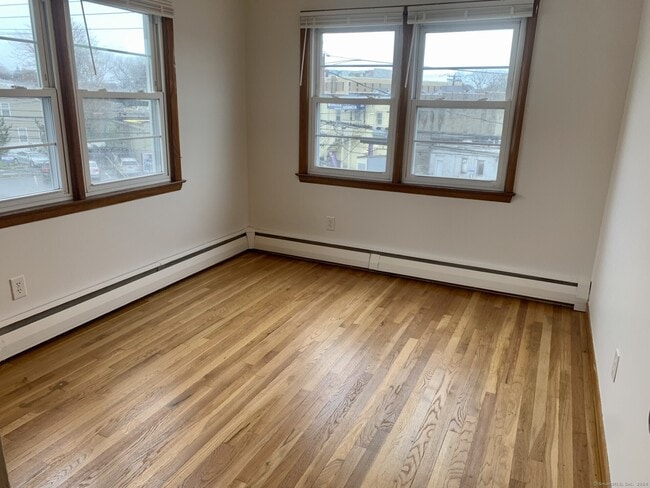 Building Photo - 642 Beechmont Ave