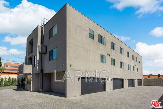 Building Photo - 4637 Laurel Canyon Blvd