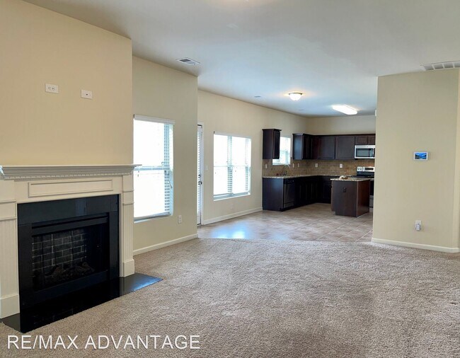 Building Photo - 4 br, 2.5 bath House - 2700 Feldspar Way
