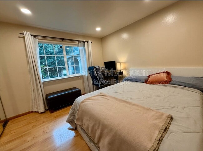 Building Photo - 1411 Hillsdale Ave