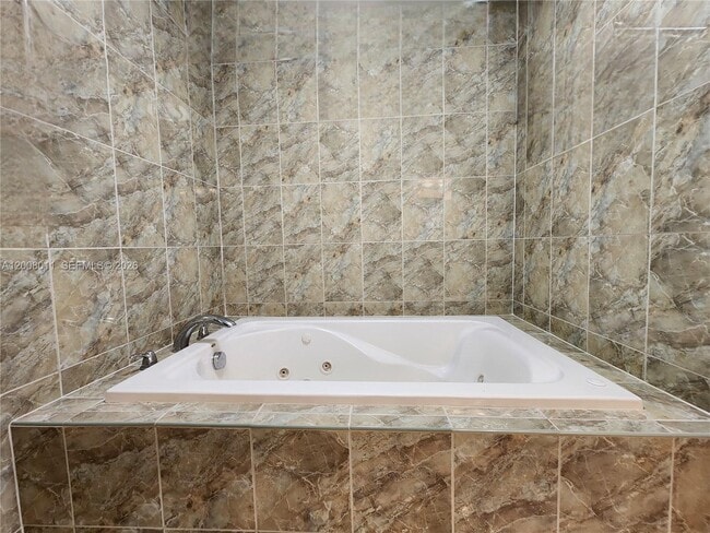 Building Photo - 2030 S Ocean Dr