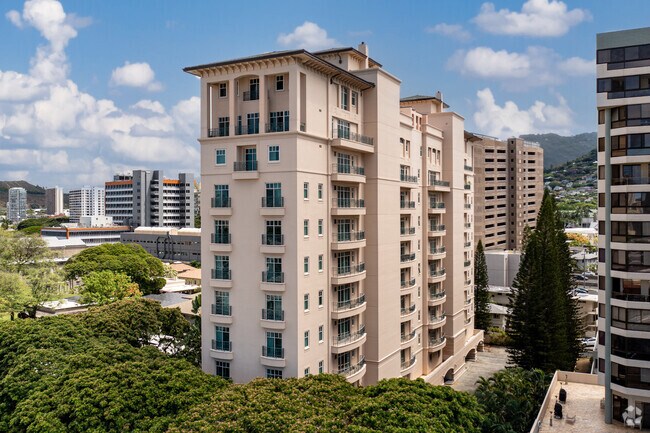 Building Photo - The Courtyards at Punahou